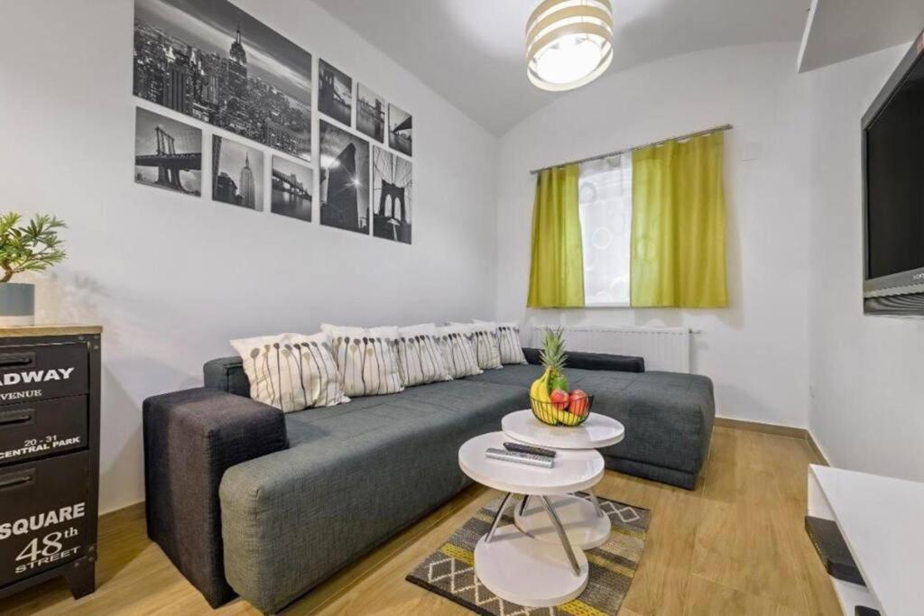 One Downtown Apartment Zagreb Exterior photo