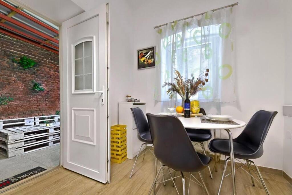 One Downtown Apartment Zagreb Exterior photo