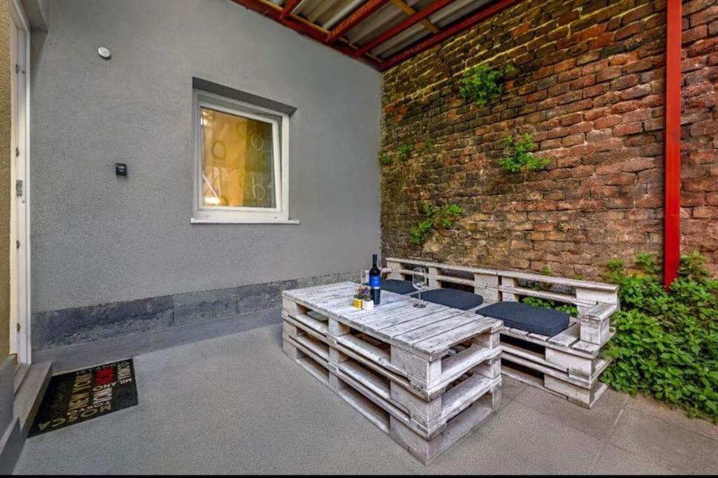 One Downtown Apartment Zagreb Exterior photo
